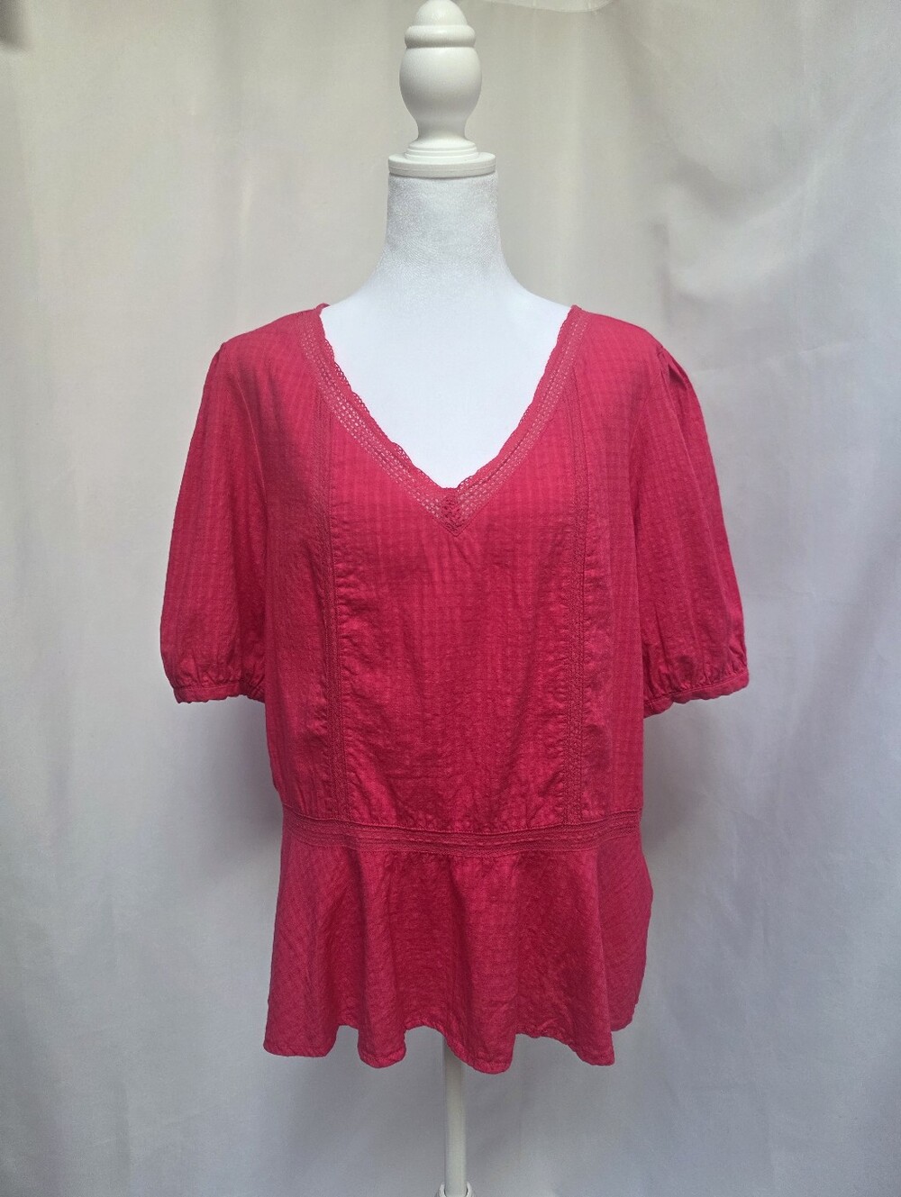 Liz Claiborne Red Raspberry Peplum Blouse V Neck Lace Trim Puff Sleeve L